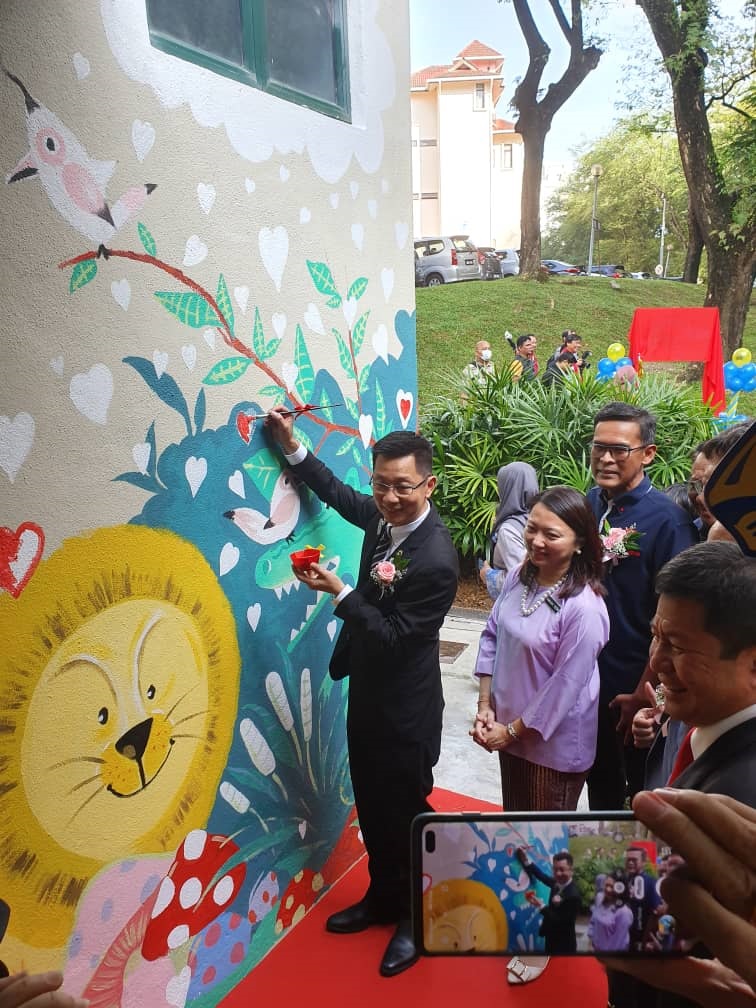 District Governor Dato Javern Lim and Deputy Minister of Women, Family and Community officiating the Lions Wonderland.