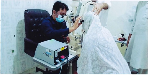 Médicos fazem exames oftalmológicos na Fundação Oftalmológica Khyber